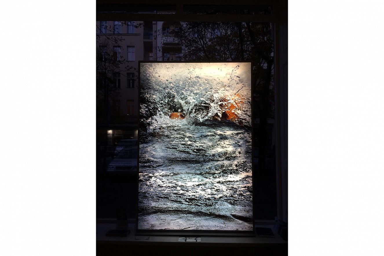 Whirl 
Endura translucent in Lightbox 
176x130x14 cm, Unikat, Neue Galerie Berlin