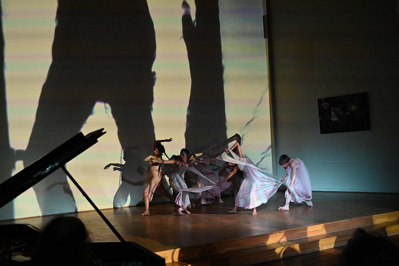 Riven in Time  
Videoprojektion und Tanzperformance 
Nikodemus Kirche, 48h Kulturfestival Berlin