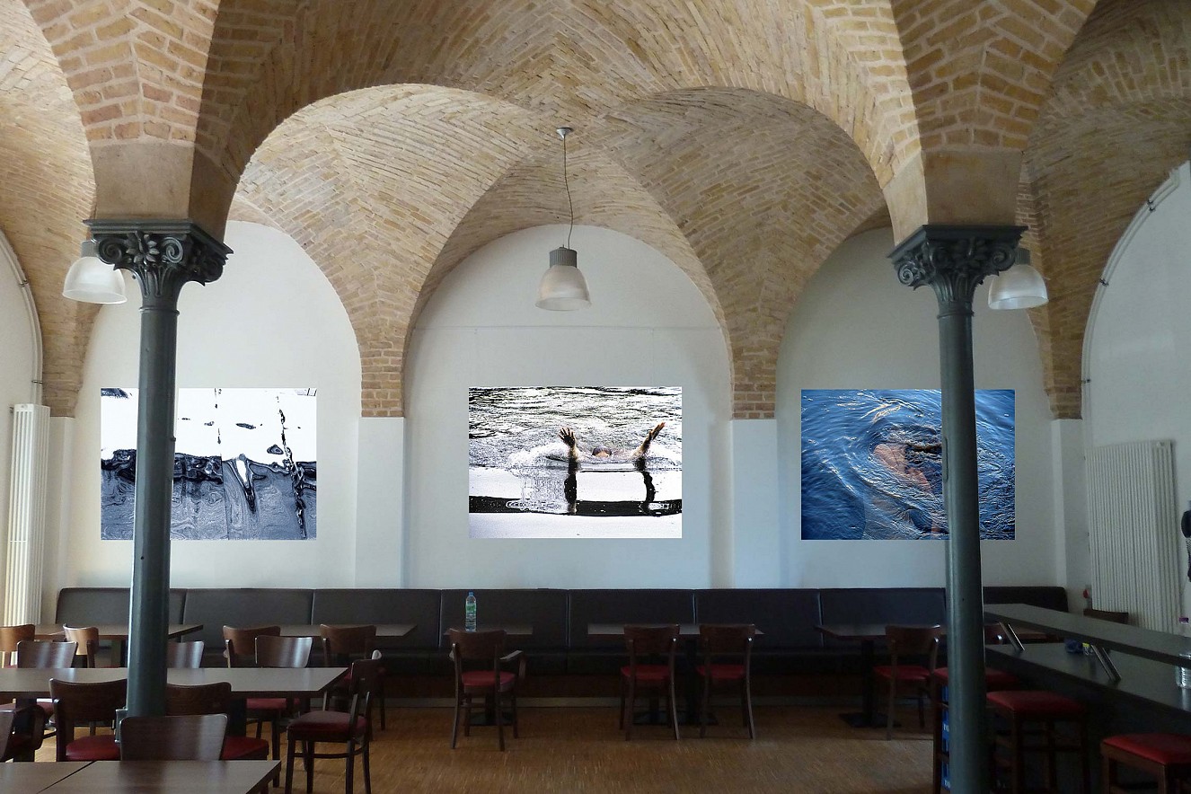 Roosevelt, Wake, Strudel Blue Femme 
Fine Art Print metallic auf Aludibond 
je 90x130 cm, Ausstellung Firma Miethke GmbH