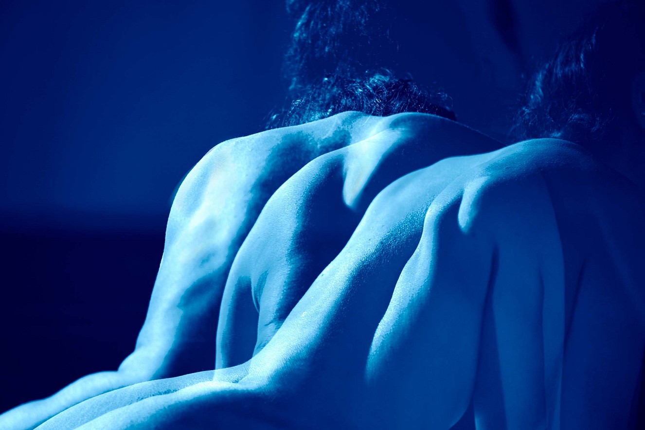 Nawa Blue, 
Fine art print metal on Aludibond, 
50x75 cm, 2025,
Performance: Sahar Damoni